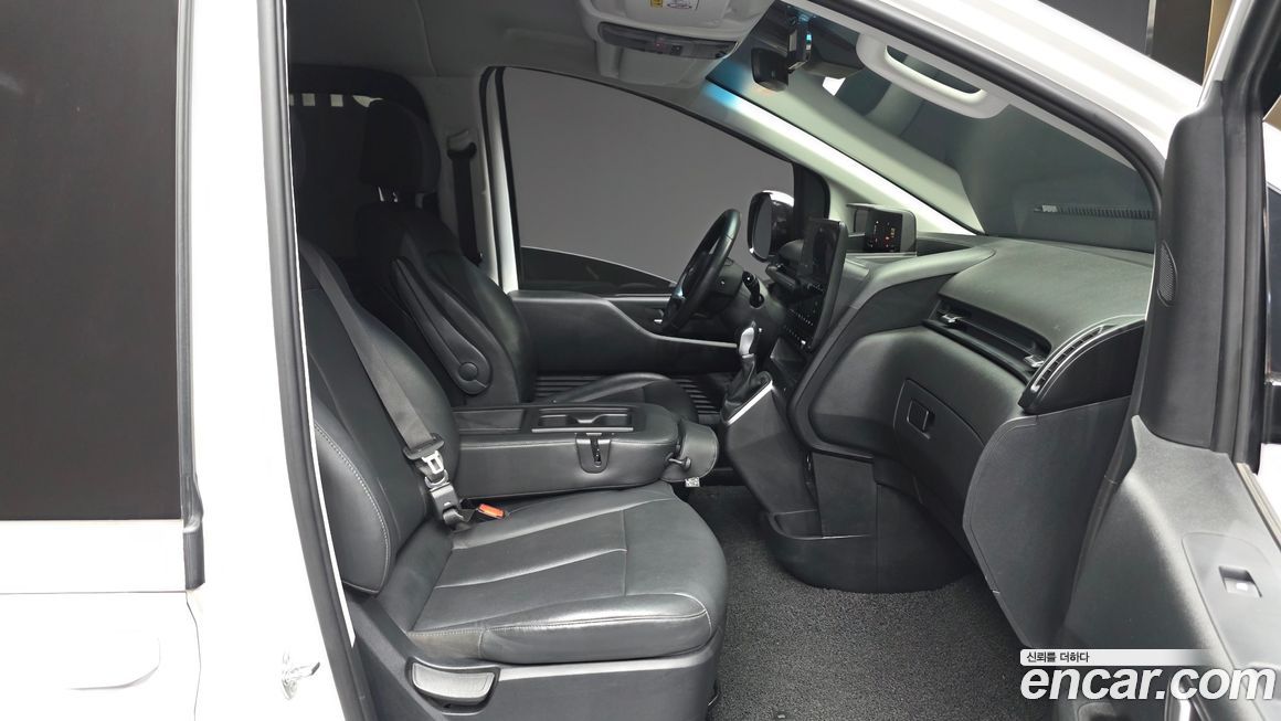 Hyundai Staria 2025