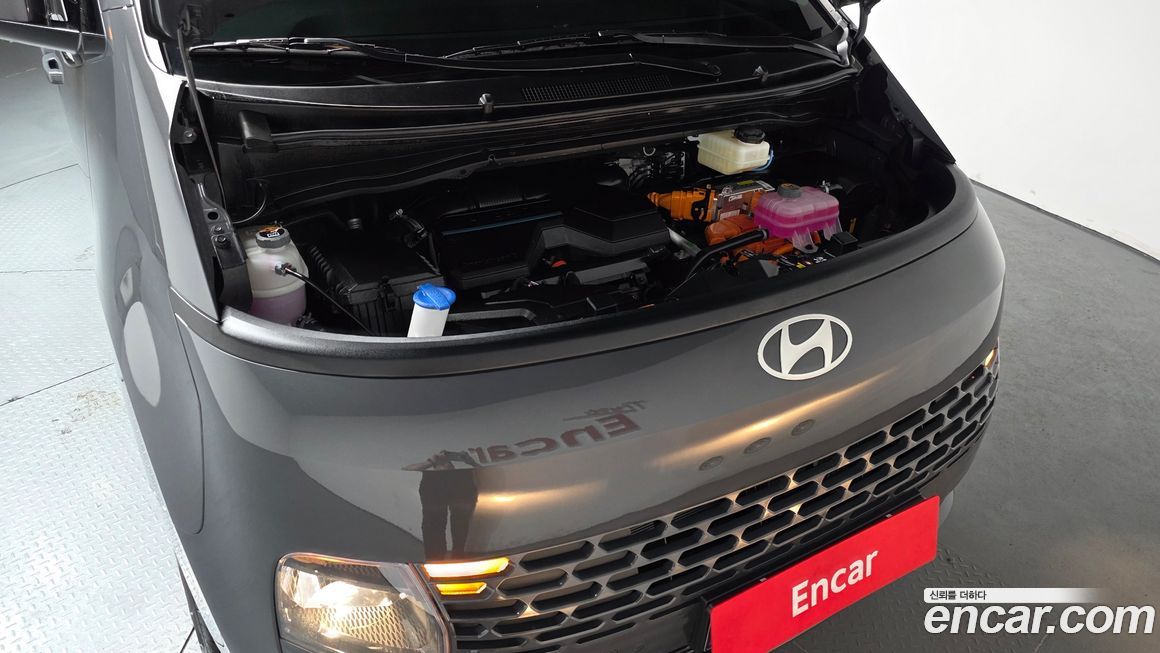 Hyundai Staria 2025