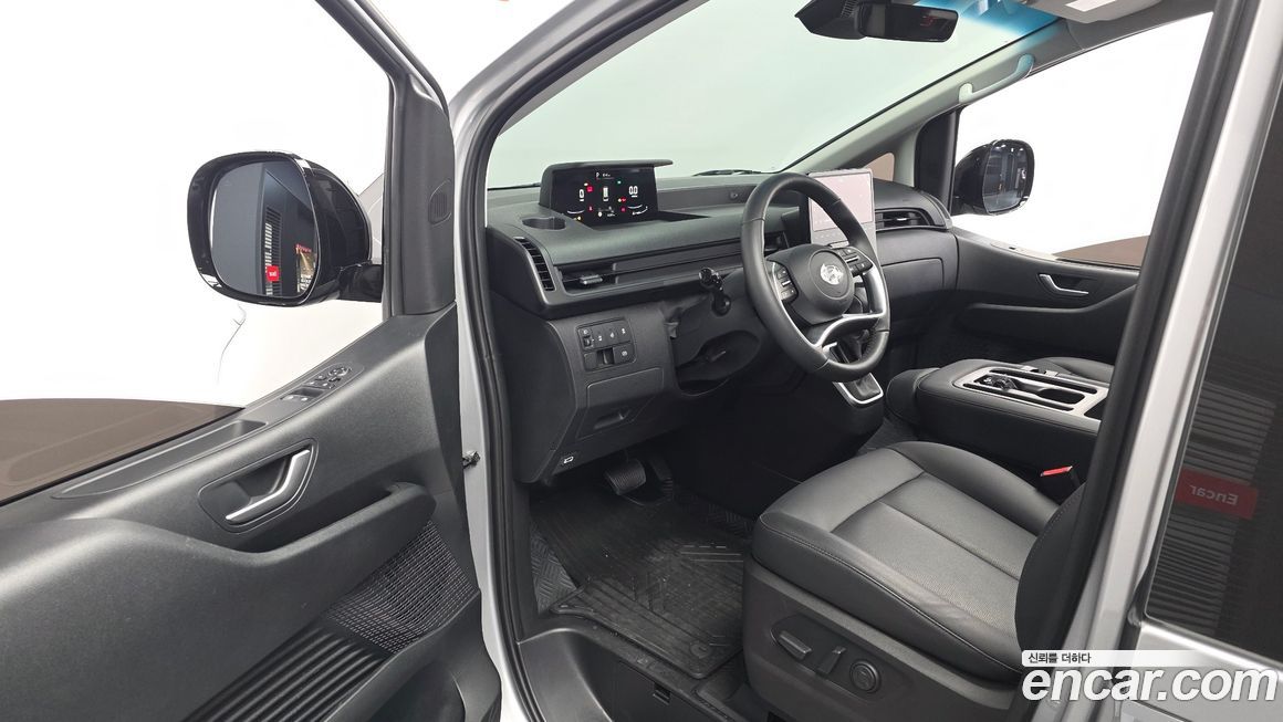 Hyundai Staria 2025