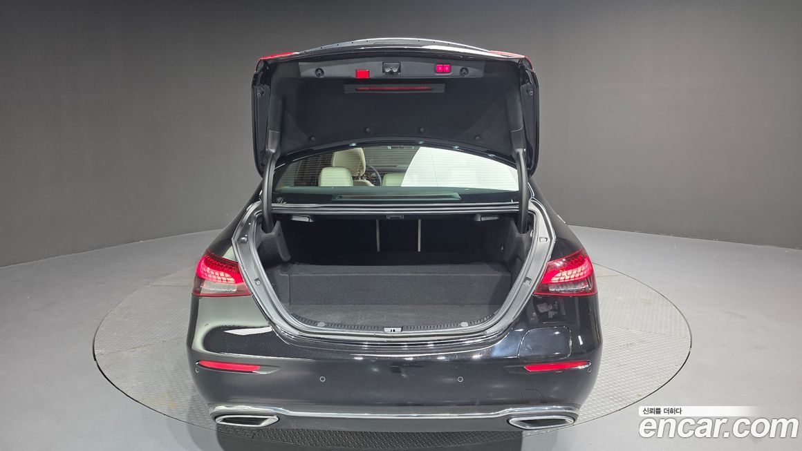 Mercedes-Benz E-Class 2021