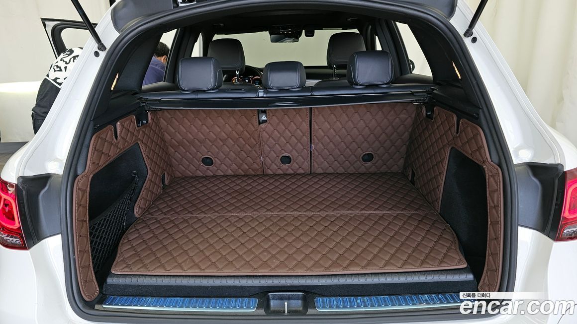 Mercedes-Benz GLC-Class 2021