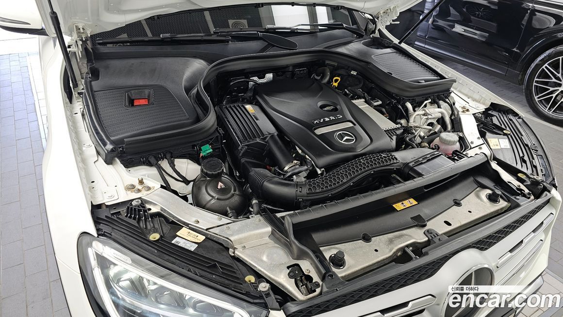 Mercedes-Benz GLC-Class 2021