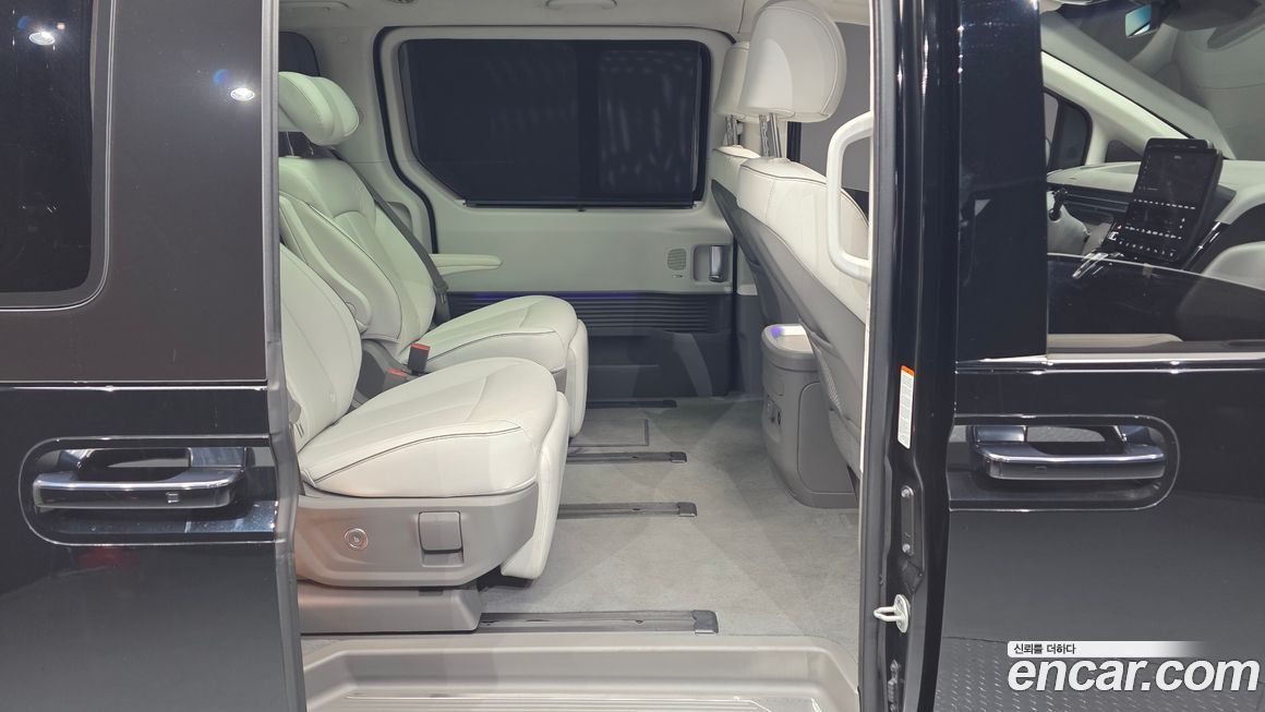 Hyundai Staria 2025
