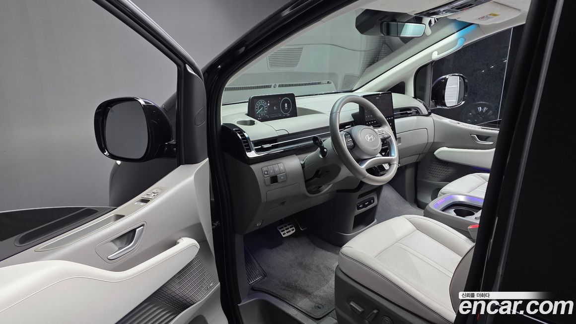Hyundai Staria 2025