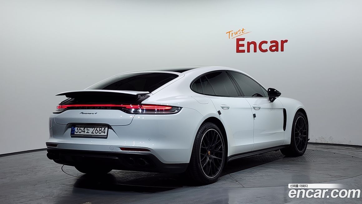 Porsche Panamera 2023