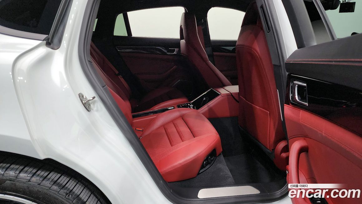 Porsche Panamera 2023