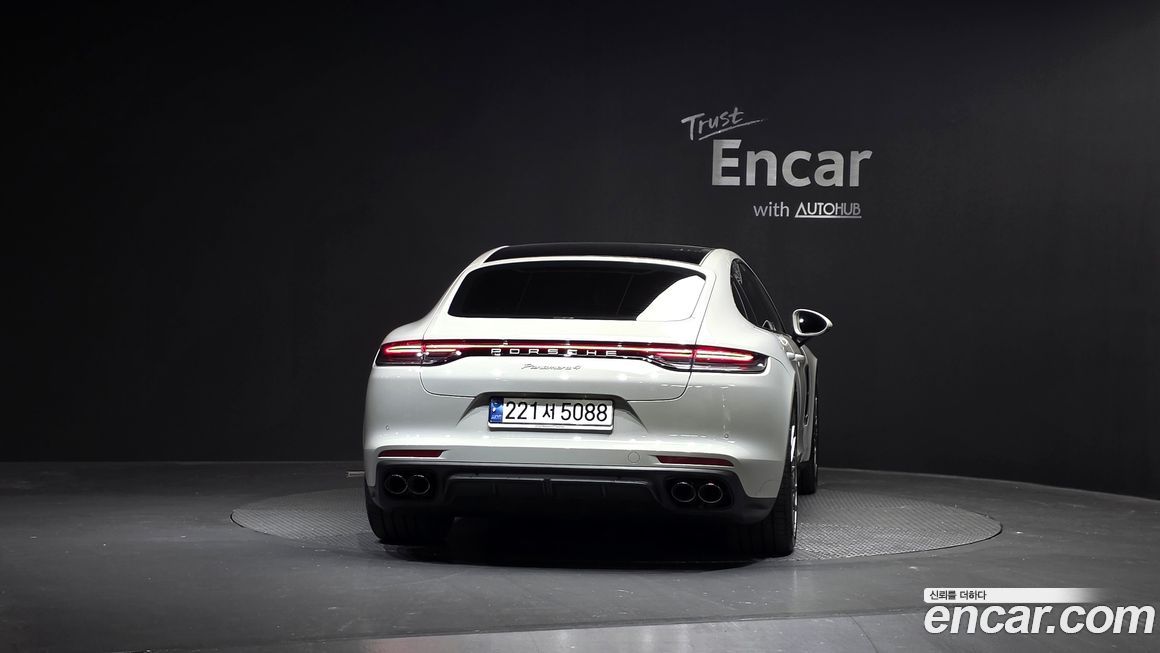 Porsche Panamera 2023