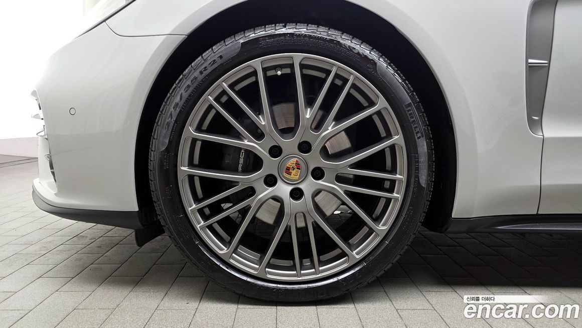 Porsche Panamera 2023