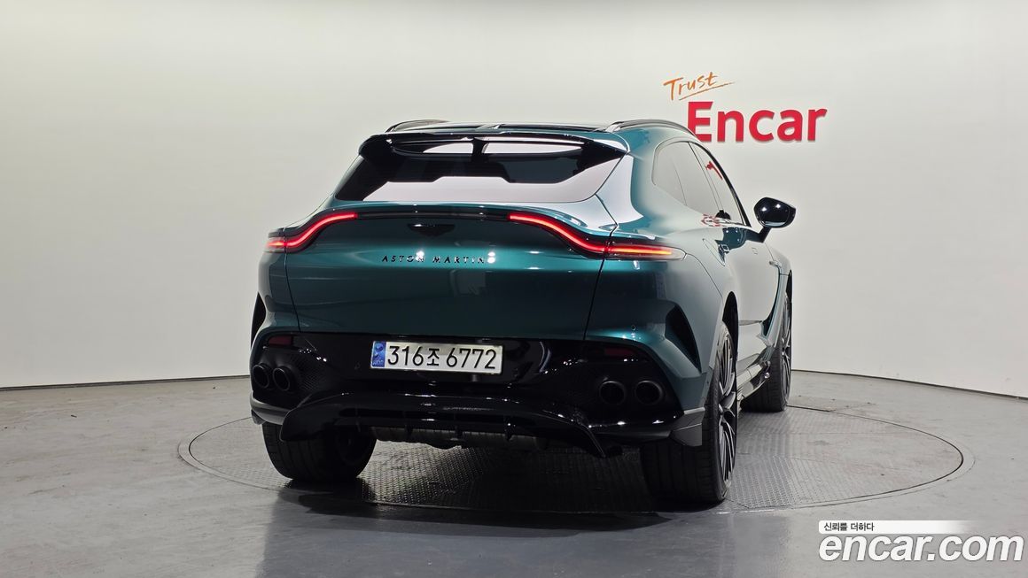 Astonmartin DBX 2023