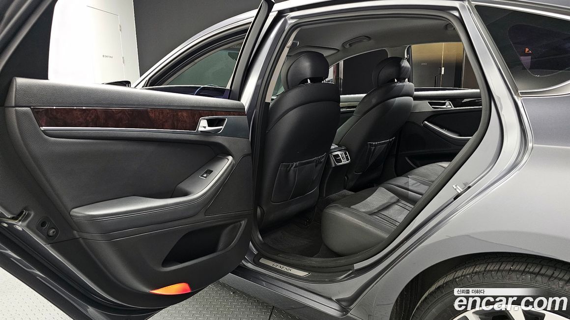 Hyundai Genesis 2015