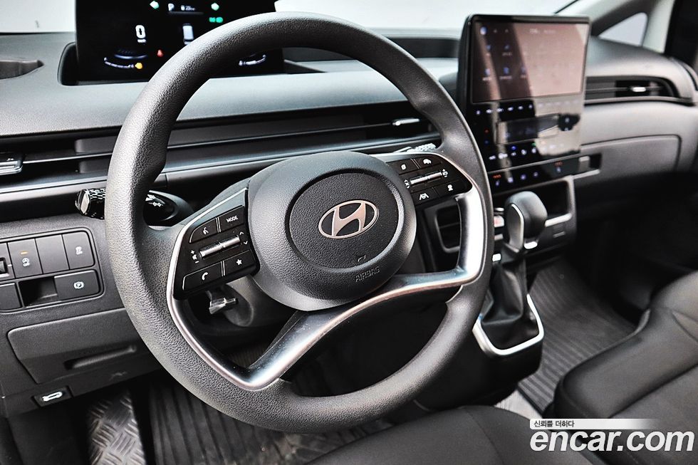 Hyundai Staria 2025