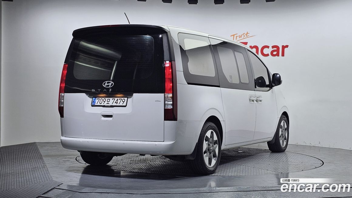 Hyundai Staria 2025