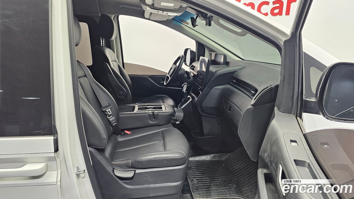 Hyundai Staria 2025