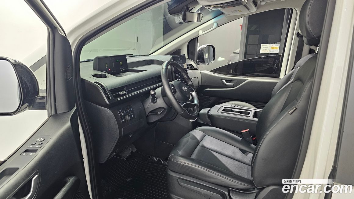 Hyundai Staria 2025