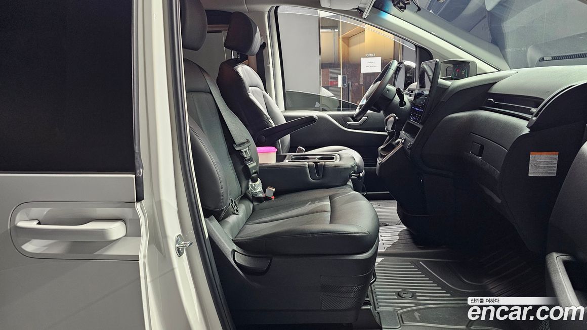 Hyundai Staria 2025