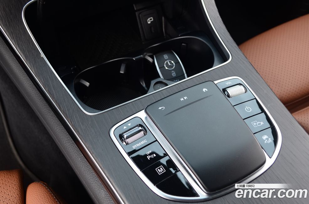 Mercedes-Benz GLC-Class 2021