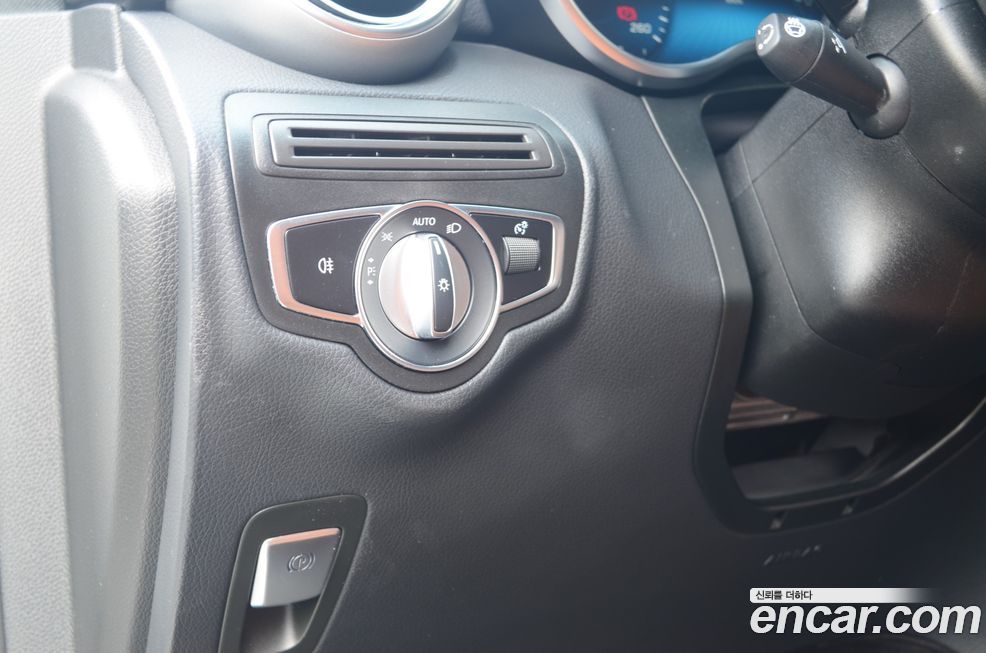 Mercedes-Benz GLC-Class 2021