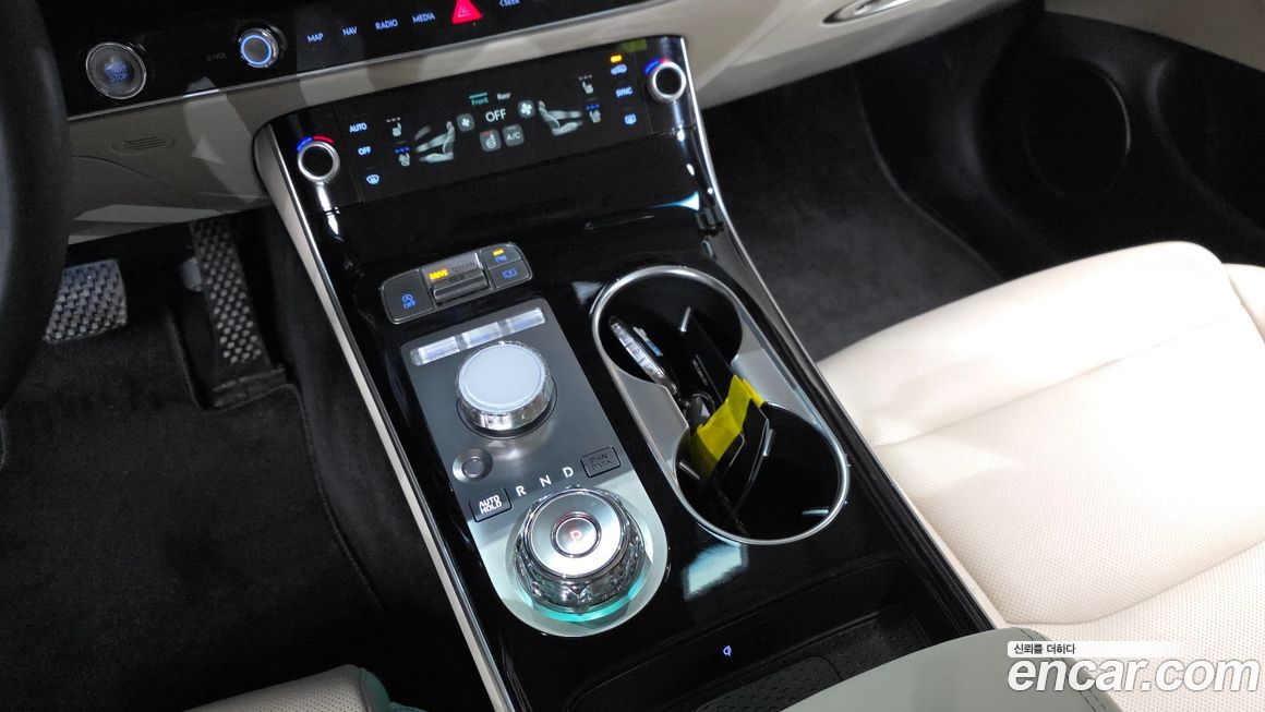 Genesis GV70 2025
