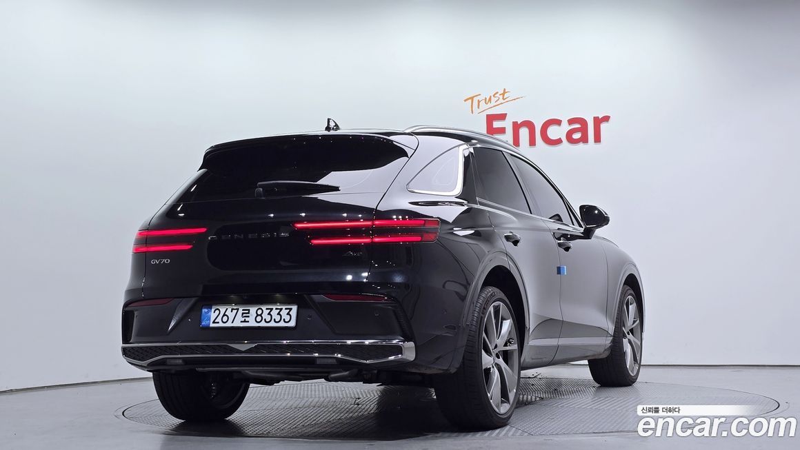 Genesis GV70 2025