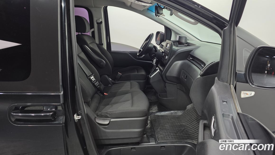 Hyundai Staria 2022