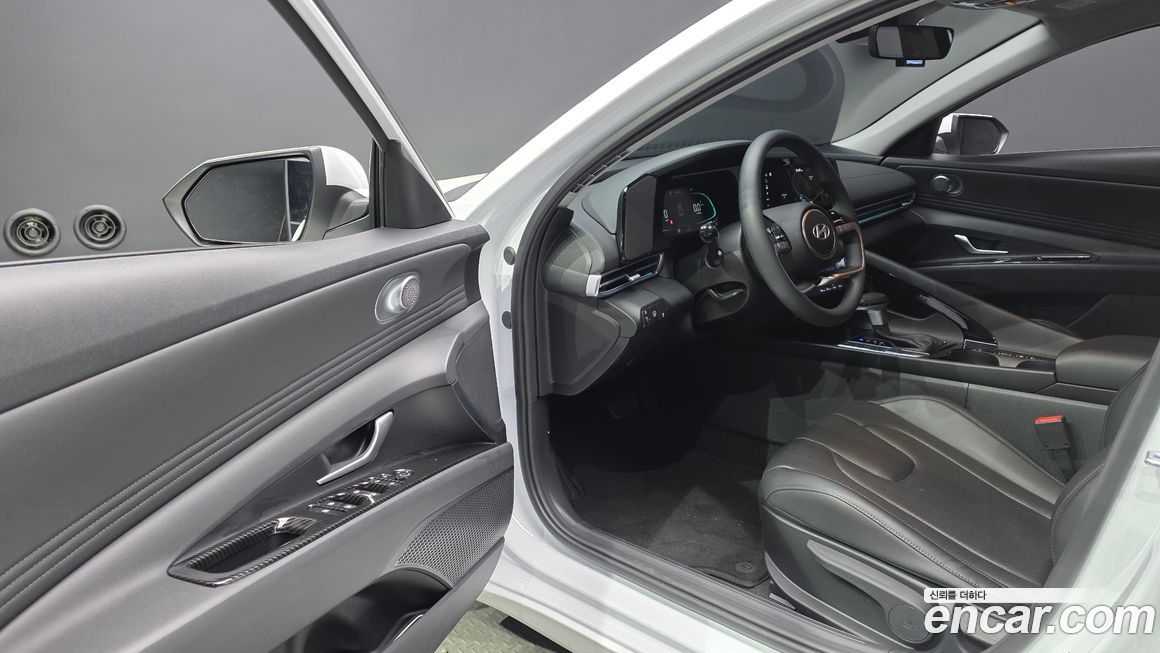Hyundai AVANTE 2025