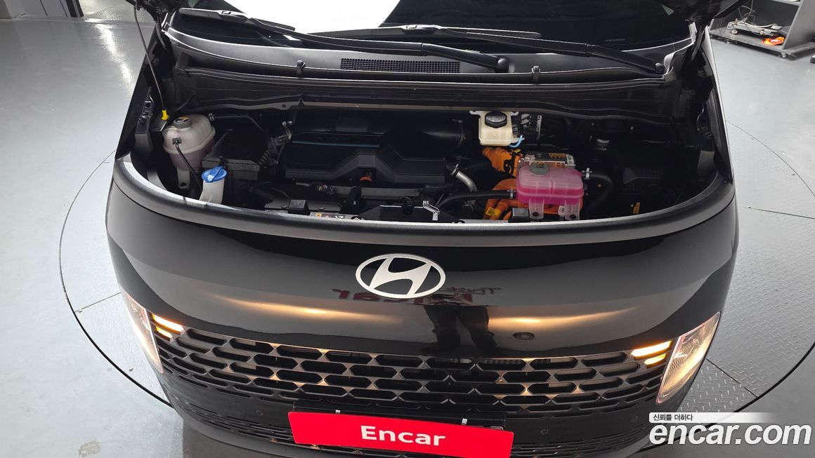 Hyundai Staria 2025