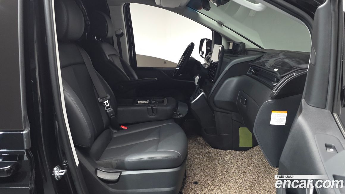 Hyundai Staria 2025