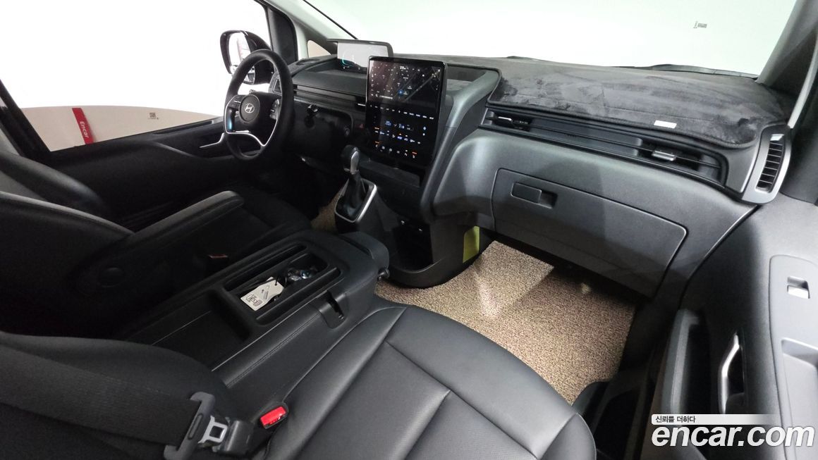 Hyundai Staria 2025