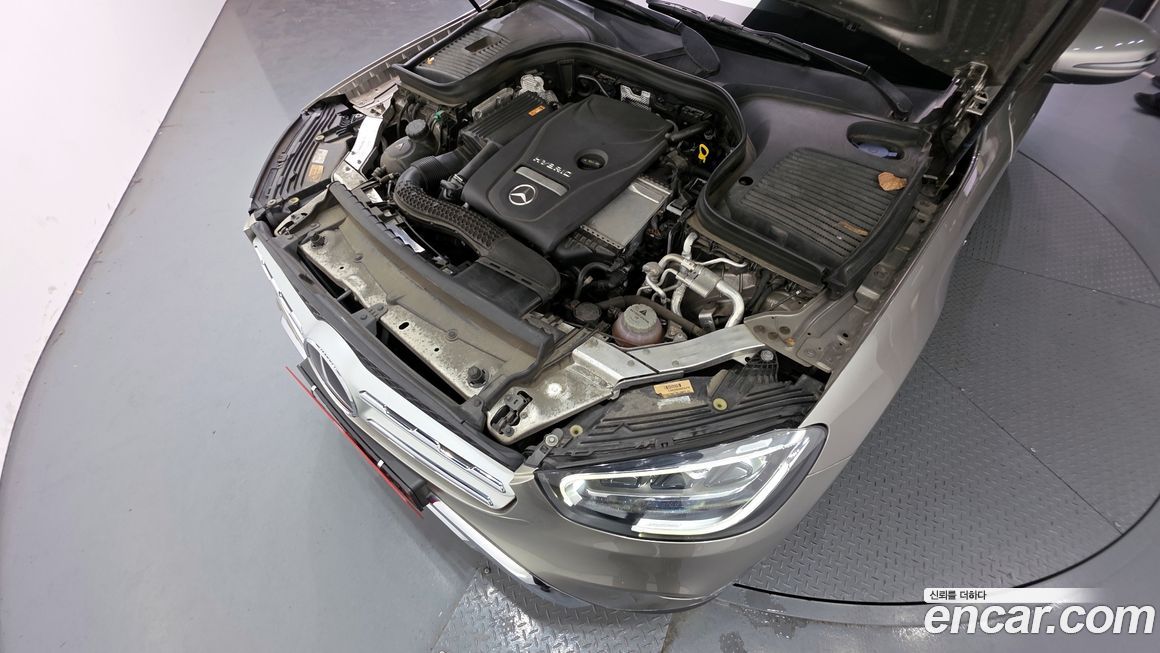 Mercedes-Benz GLC-Class 2021