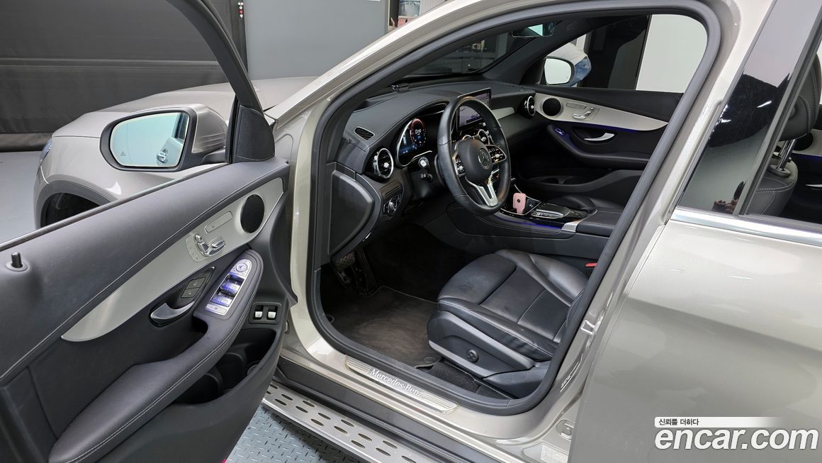 Mercedes-Benz GLC-Class 2021