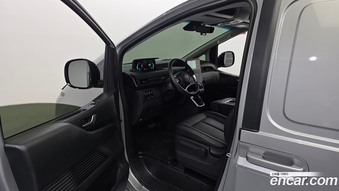 Hyundai Staria 2025