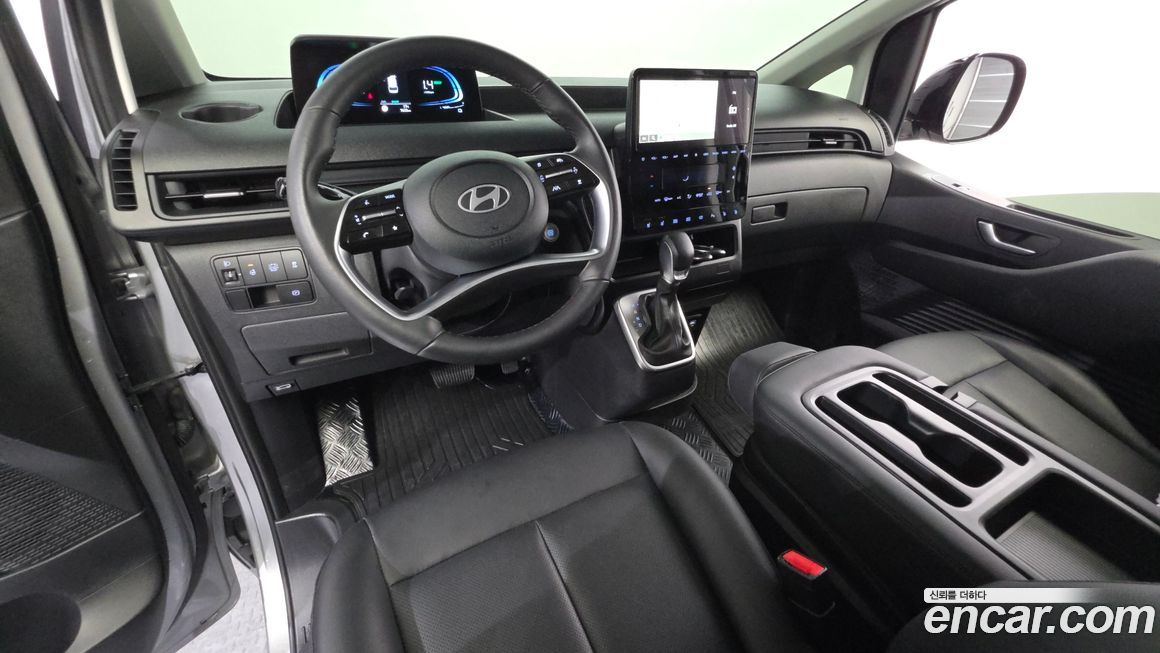 Hyundai Staria 2025