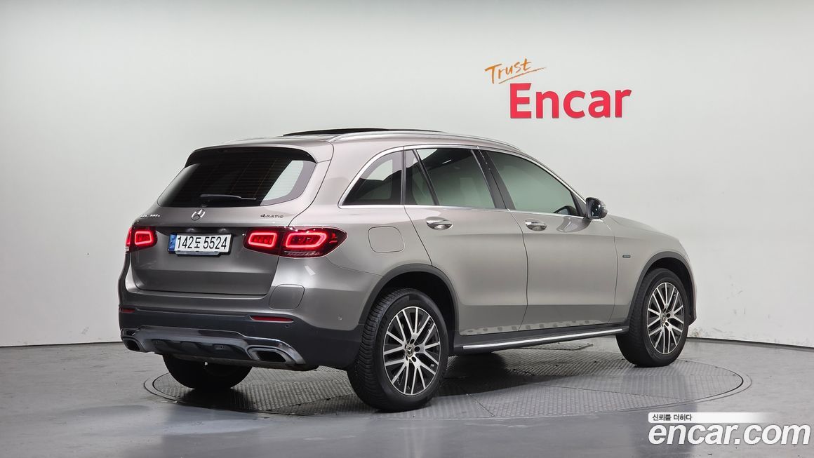 Mercedes-Benz GLC-Class 2021