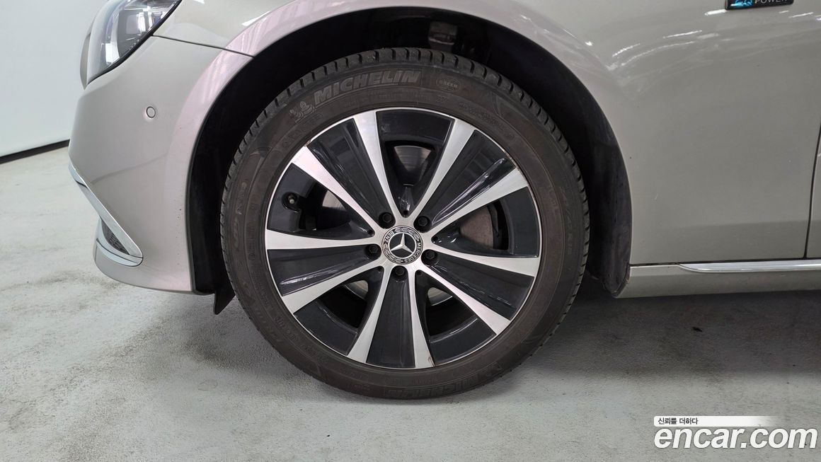 Mercedes-Benz E-Class 2021