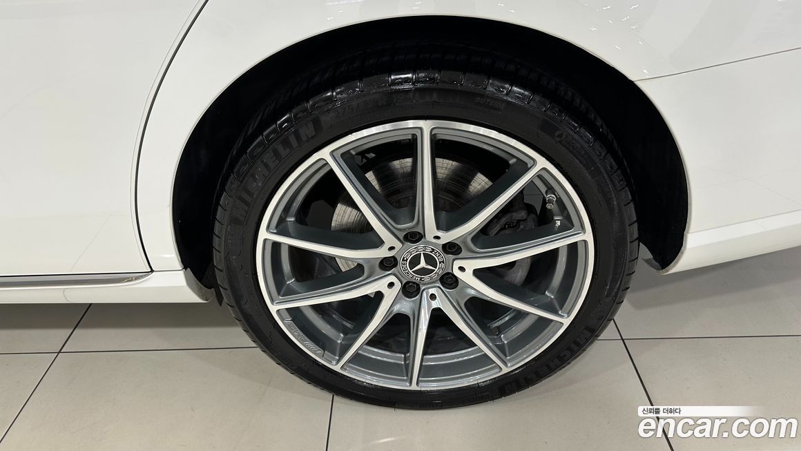 Mercedes-Benz E-Class 2022