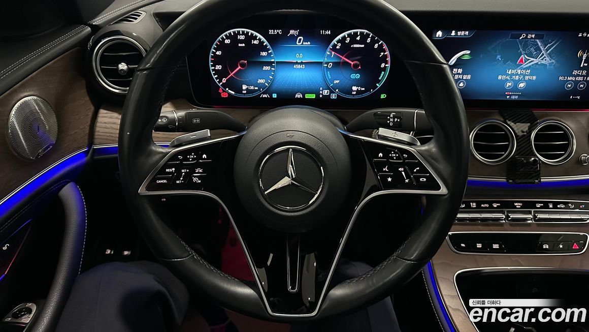 Mercedes-Benz E-Class 2022