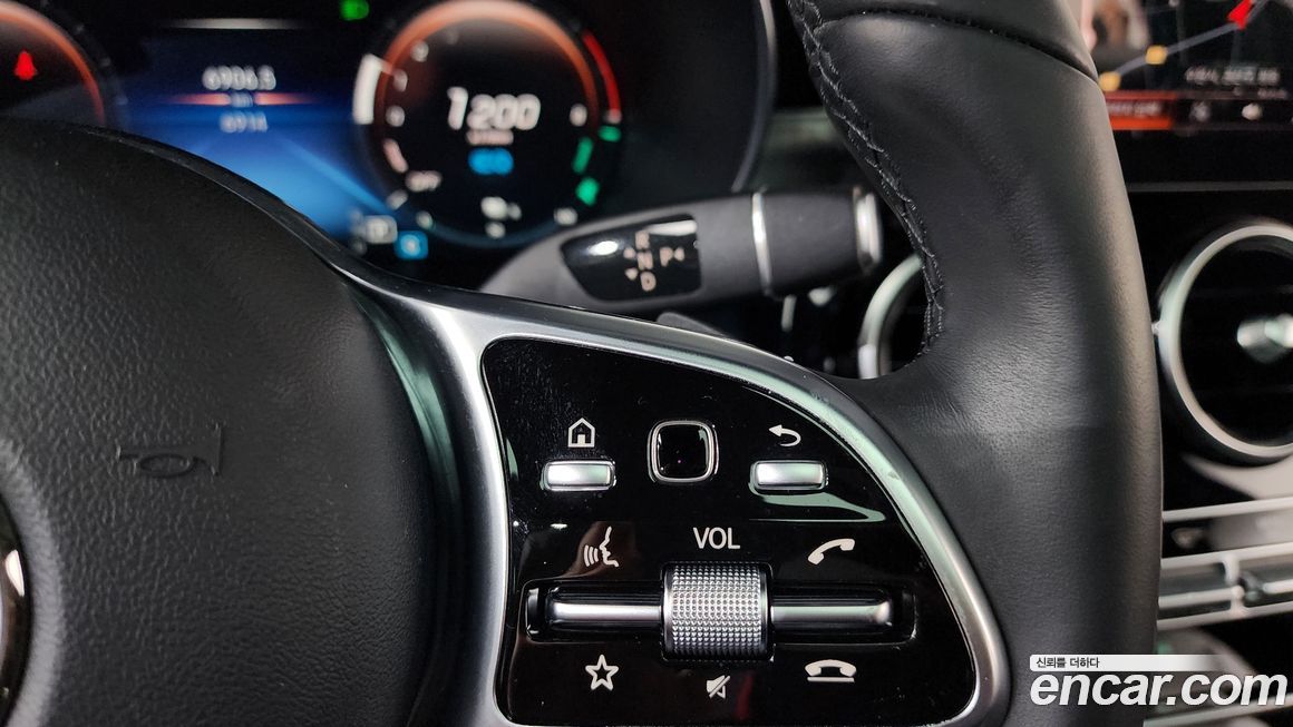 Mercedes-Benz GLC-Class 2021