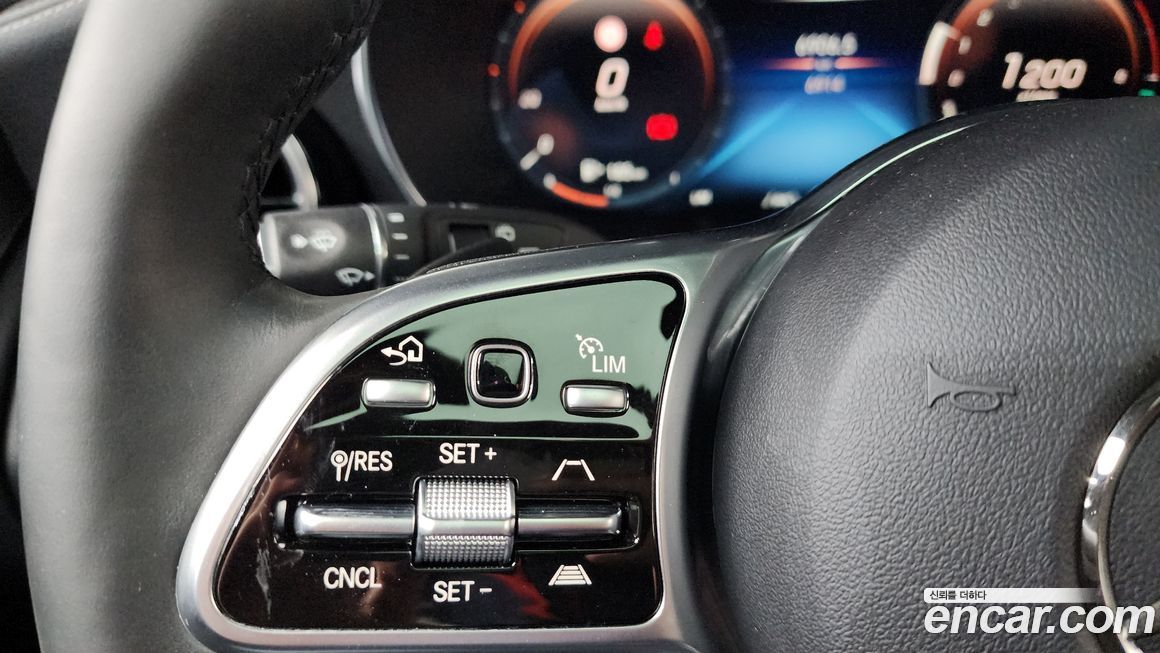 Mercedes-Benz GLC-Class 2021