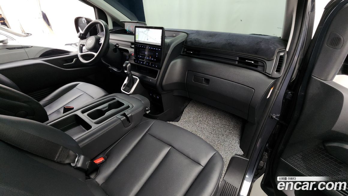 Hyundai Staria 2025