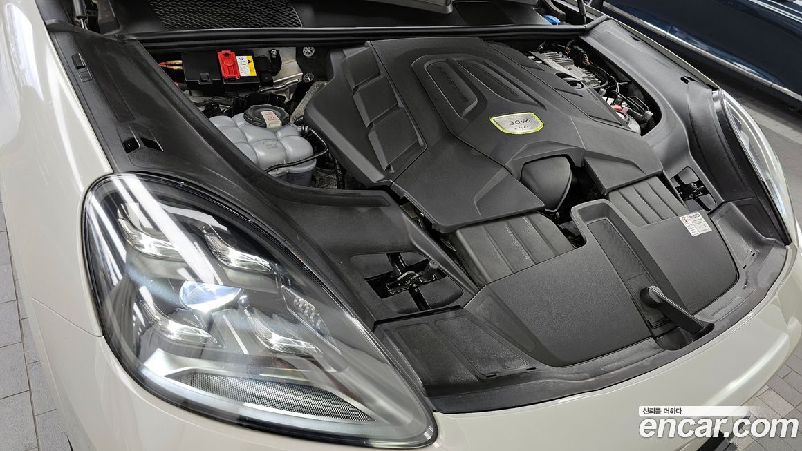 Porsche Cayenne 2021