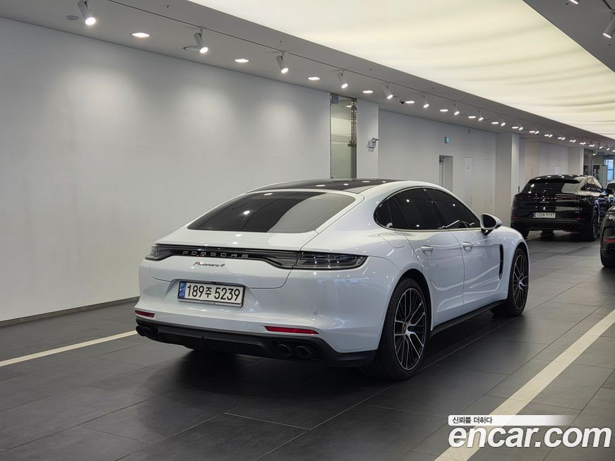 Porsche Panamera 2022