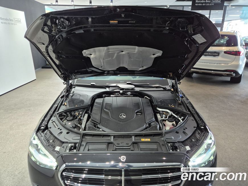 Mercedes-Benz S-Class 2025