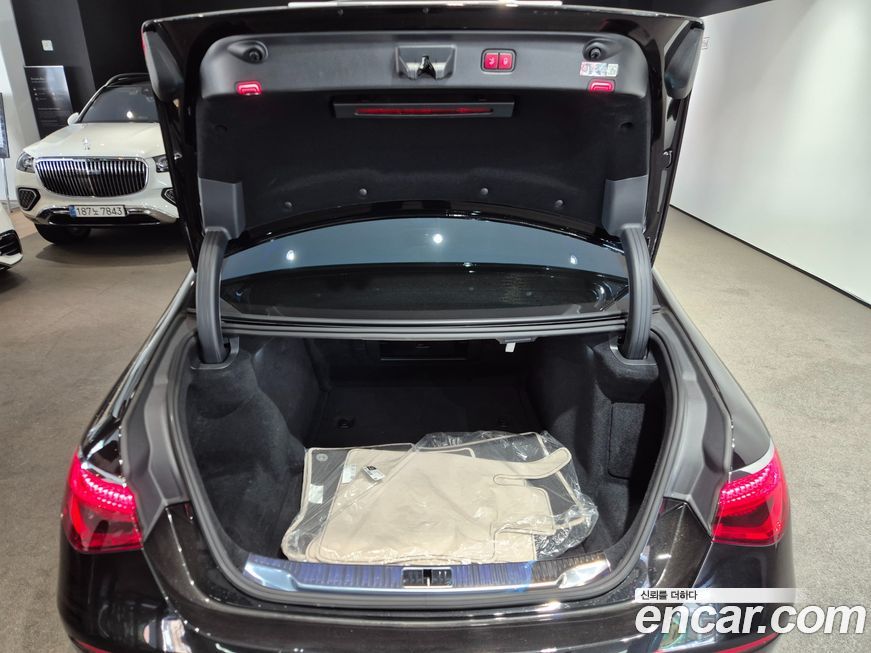 Mercedes-Benz S-Class 2025