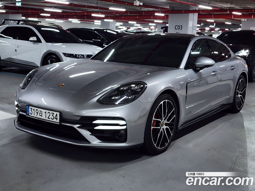 Porsche Panamera 2021