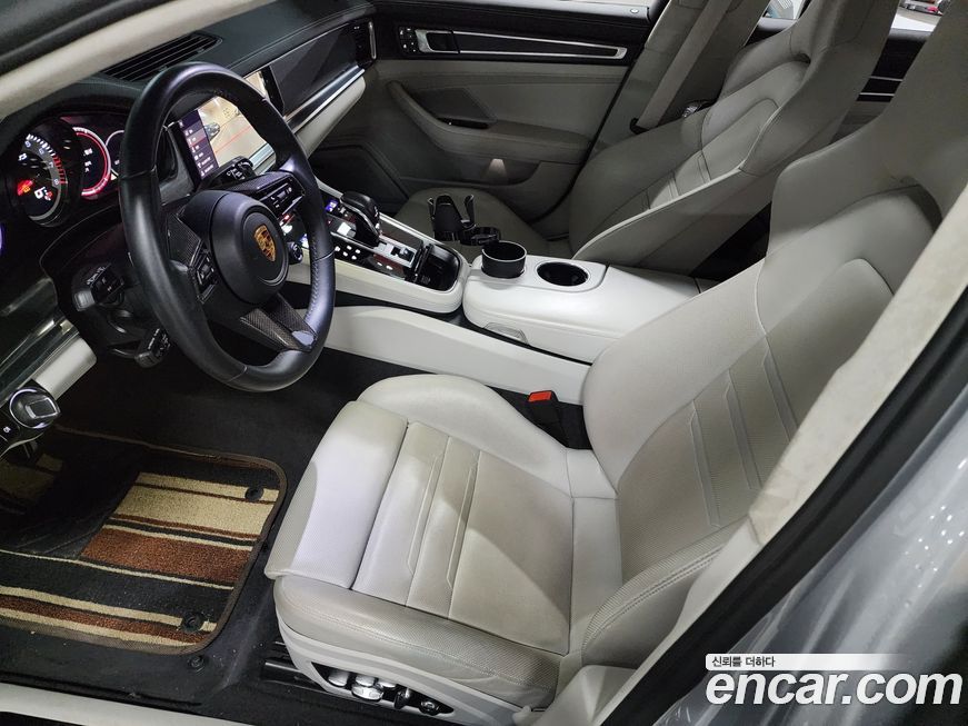 Porsche Panamera 2021
