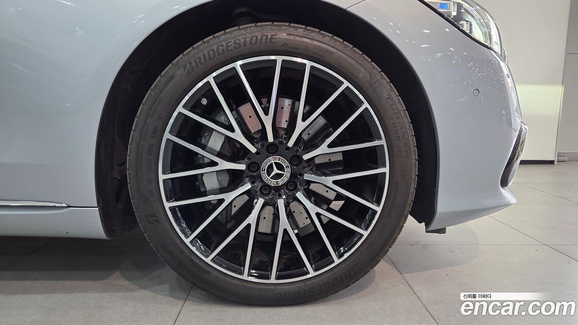 Mercedes-Benz S-Class 2025