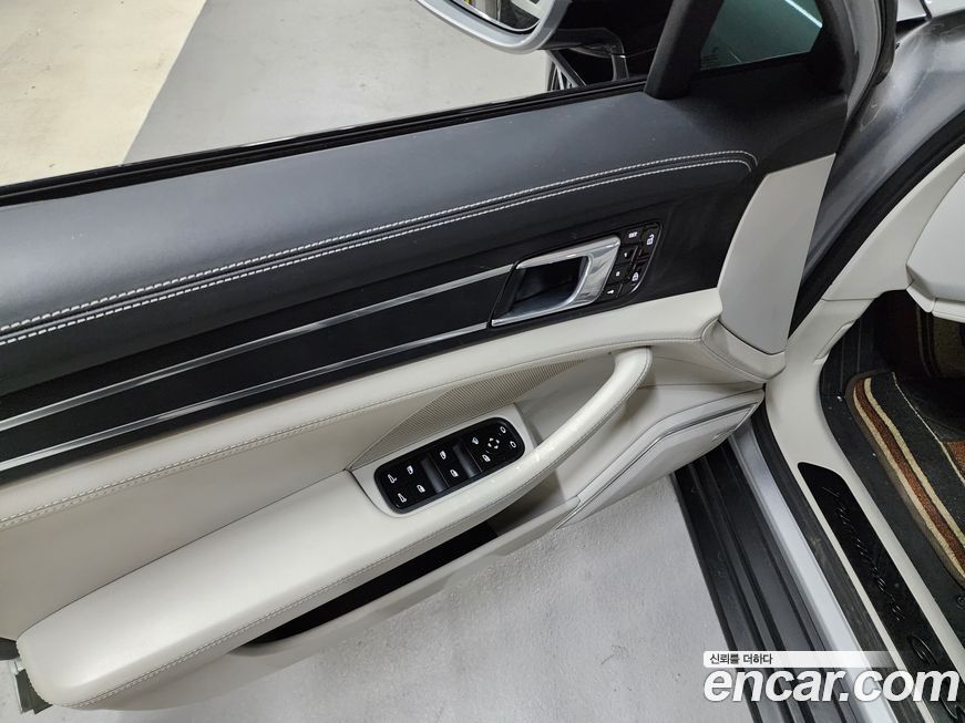 Porsche Panamera 2021