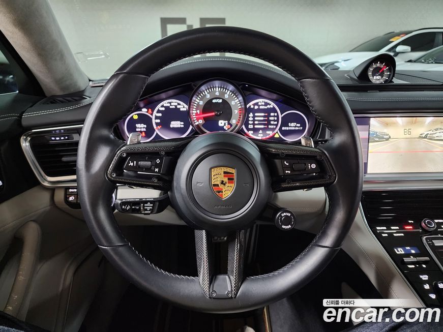 Porsche Panamera 2021