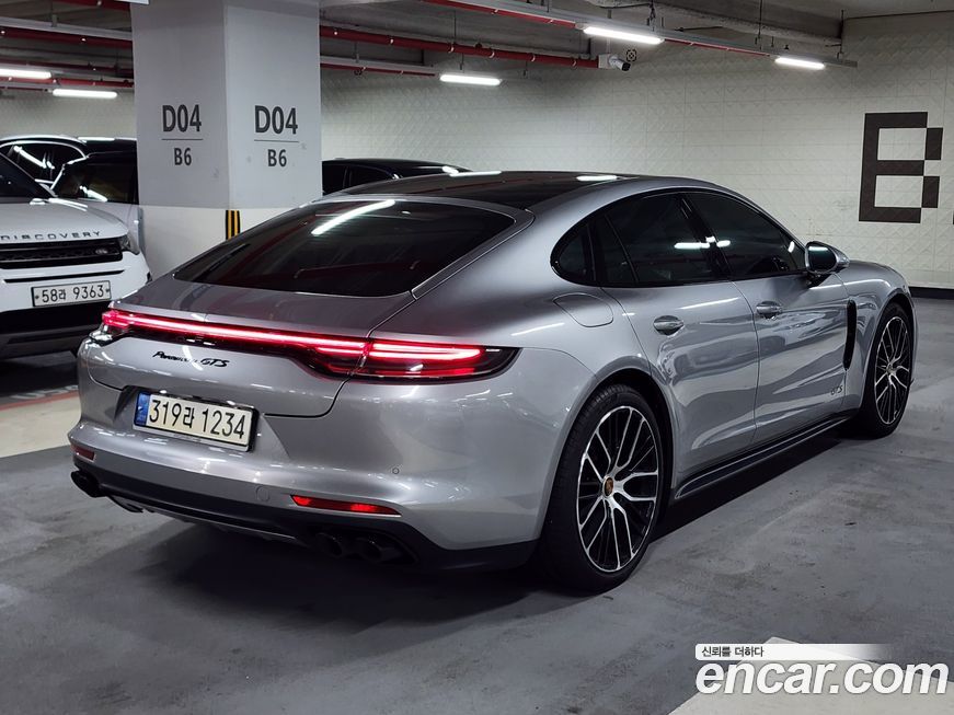 Porsche Panamera 2021