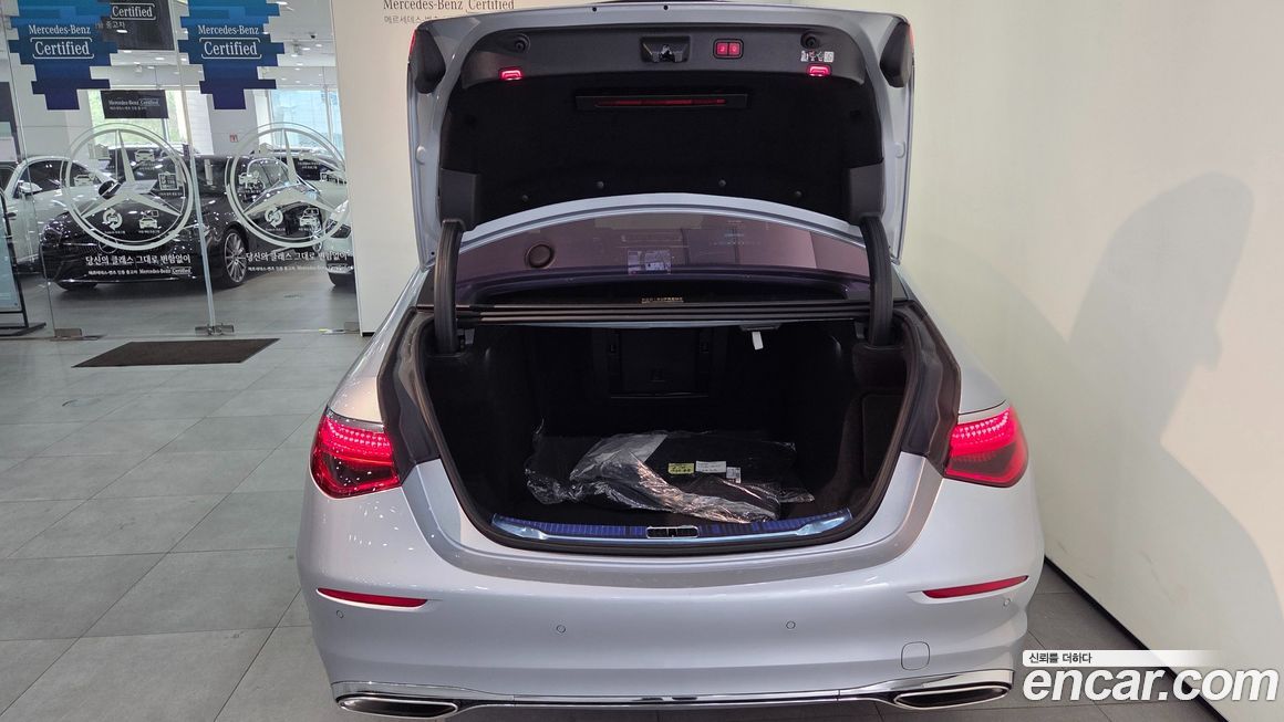 Mercedes-Benz S-Class 2025